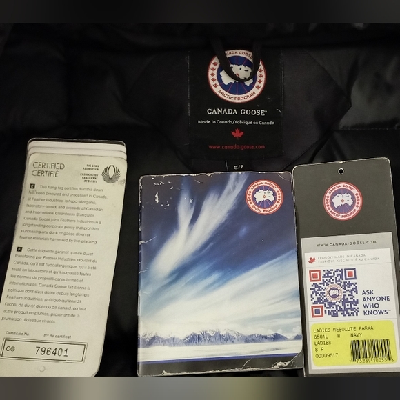 Canada Goose Resolute Parka, Navy, Women's Small - Picture 4 of 7